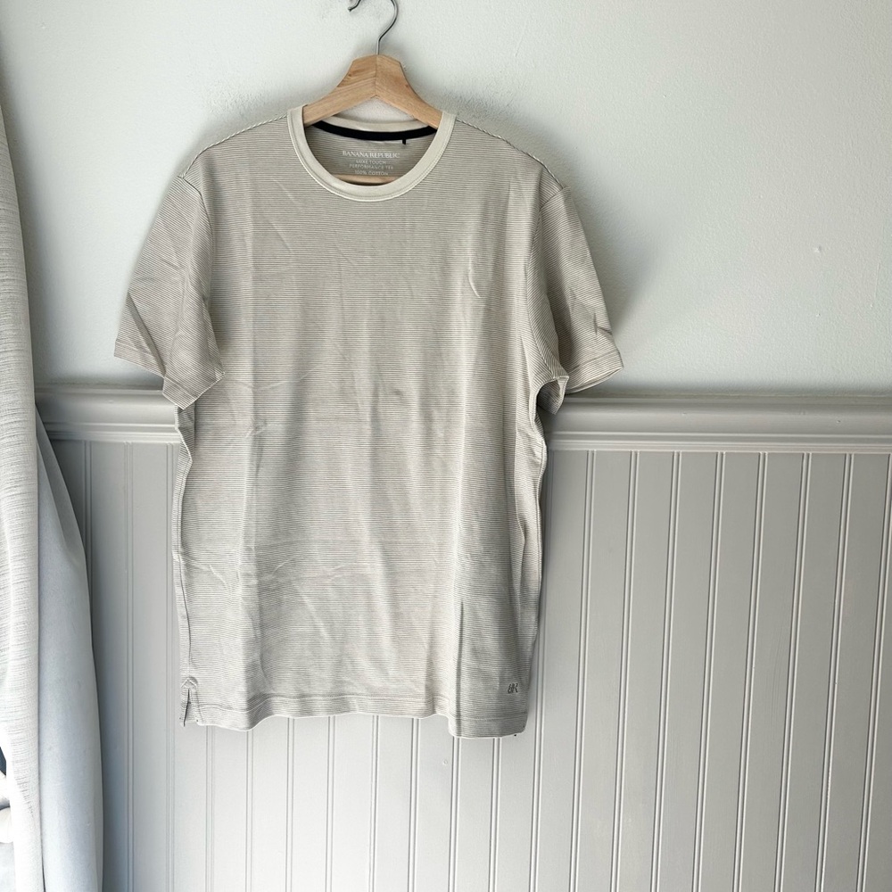 Banana Republic Men’s Medium Luxe Touch Cream Striped Tee 100% Cotton
